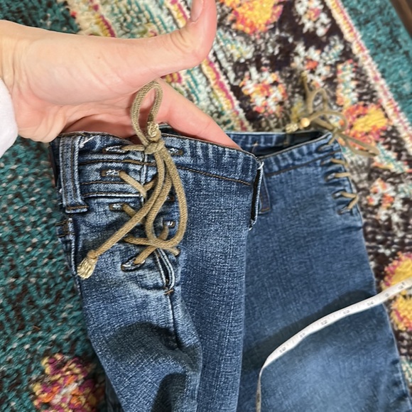 Vintage y2k Bratz mudd lace up side capris - Picture 9 of 9